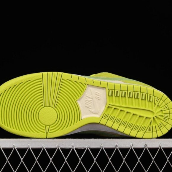 Nike SB Dunk Low "Green Apple" - Picture 2 of 7